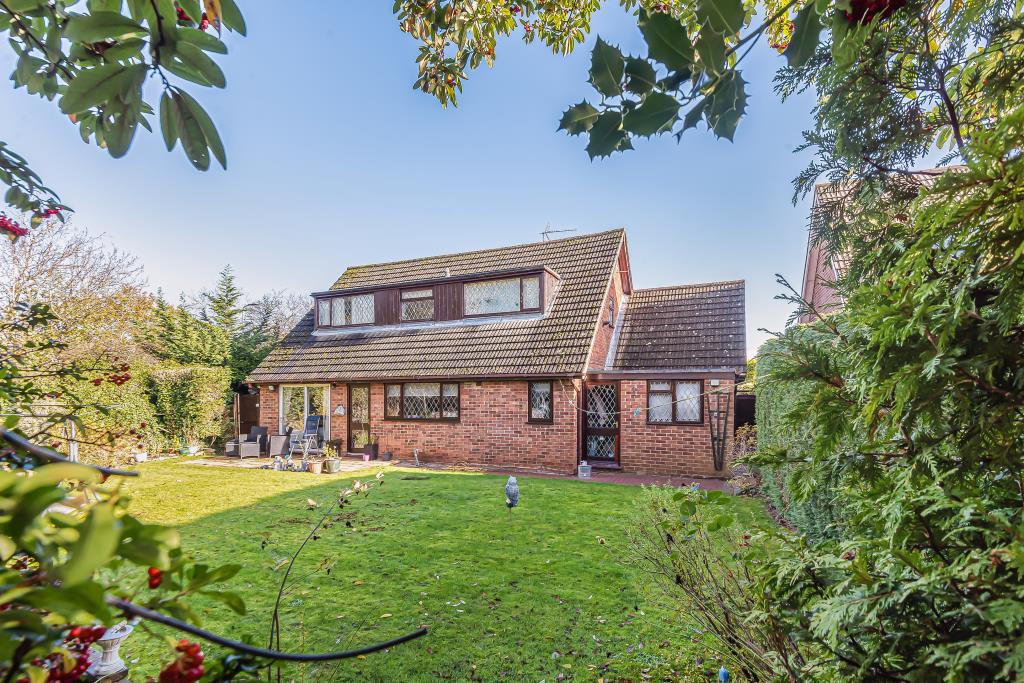 Banbury, Oxfordshire, OX16 3 bed detached house for sale £350,000