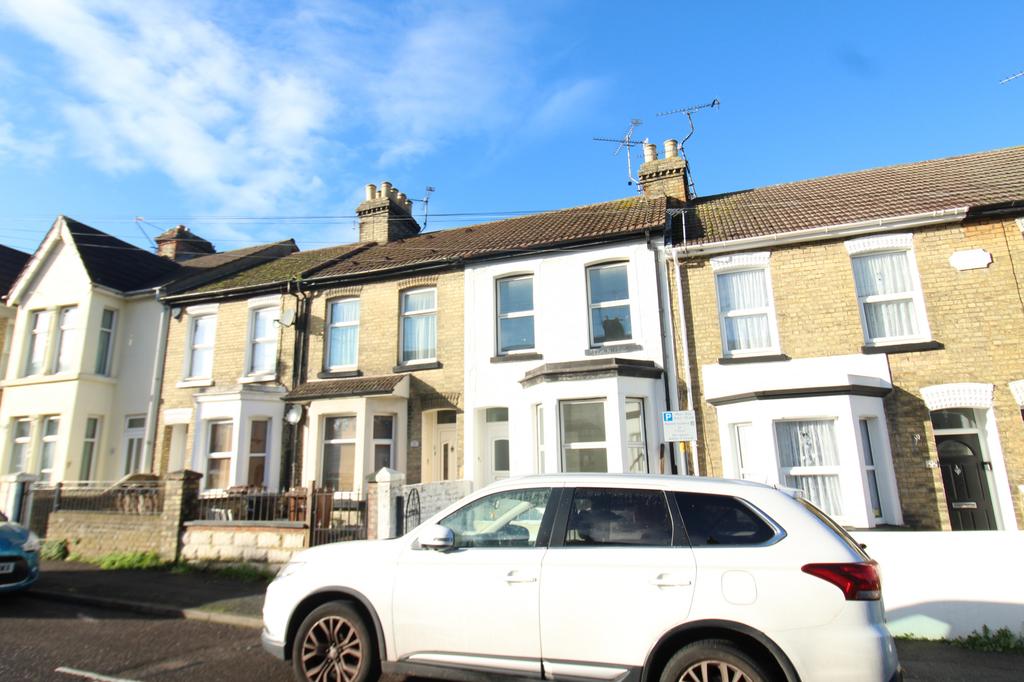 Stopford Road, Gillingham, ME7 3 bed terraced house to rent £1,350