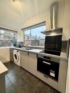 3 bedroom terraced house to rent, Horton Road, Fallowfield, M14