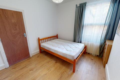 4 bedroom house share to rent - Sirdar (R4)