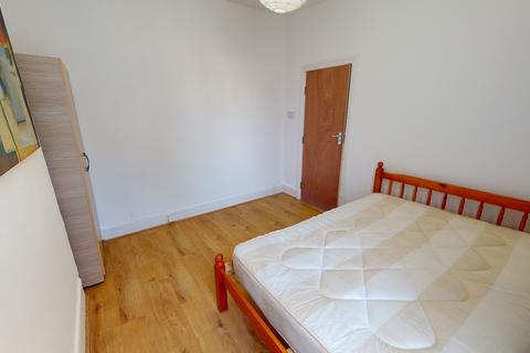 4 bedroom house share to rent - Sirdar (R4)