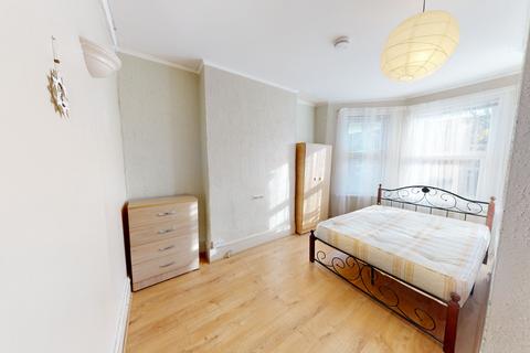 1 bedroom in a house share to rent, Sirdar (R5)