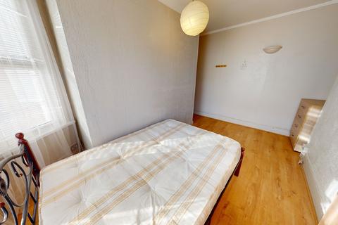 1 bedroom in a house share to rent, Sirdar (R5)