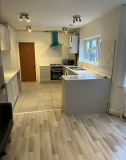 1 bedroom in a house share to rent, Sirdar (R5)
