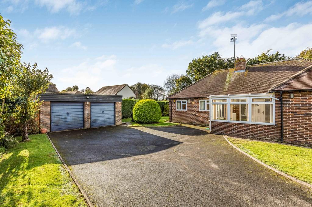 Hunters Way 4 bed detached bungalow for sale £850,000
