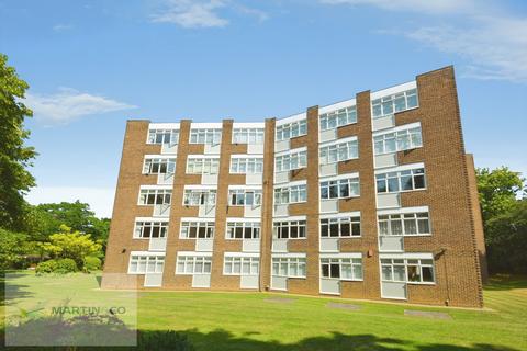 3 bedroom apartment to rent, Station Avenue