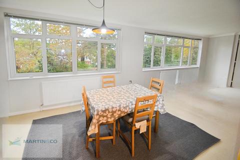3 bedroom apartment to rent, Station Avenue