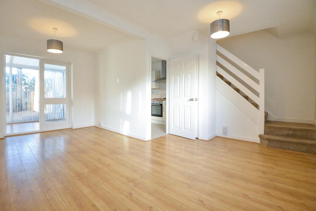 Pine Crest, Aughton 2 bed end of terrace house £800 pcm (£185 pw)