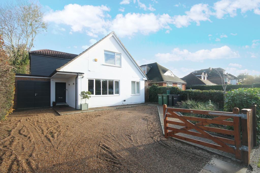 WEST FARM AVENUE, ASHTEAD, KT21 5 bed detached house £2,800 pcm (£646 pw)