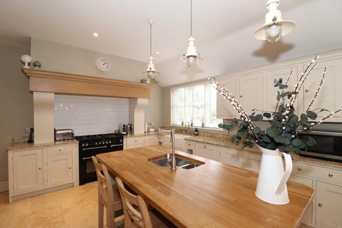 6 bedroom detached house for sale - Stoneleigh Road