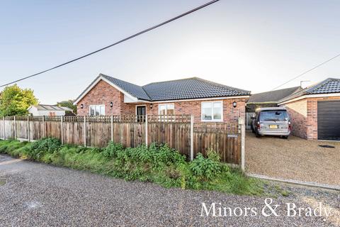 3 bedroom detached bungalow for sale - Drift Road, Caister-on-sea