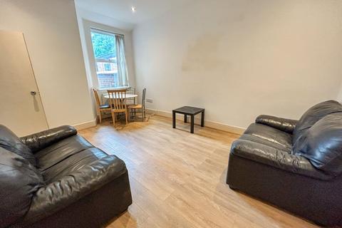 3 bedroom terraced house to rent, Whitby Road, Fallowfield, M14