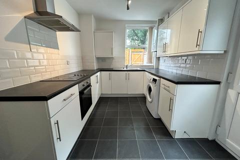 3 bedroom terraced house to rent, Whitby Road, Fallowfield, M14