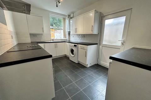 3 bedroom terraced house to rent, Whitby Road, Fallowfield, M14