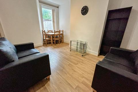 3 bedroom terraced house to rent, Whitby Road, Fallowfield, M14