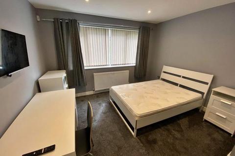 2 bedroom flat to rent, Wilmslow Road, Manchester, Greater Manchester, M14