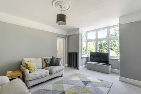5 bedroom detached house to rent - Frensham Road, Lower Bourne, Farnham, Surrey, GU10