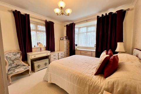 2 bedroom bungalow for sale - Briar Avenue, Sutton Coldfield, B74