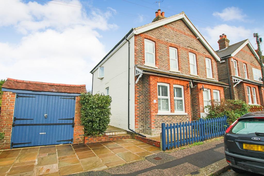 Morton Road, East Grinstead, RH19 3 bed semidetached house for sale