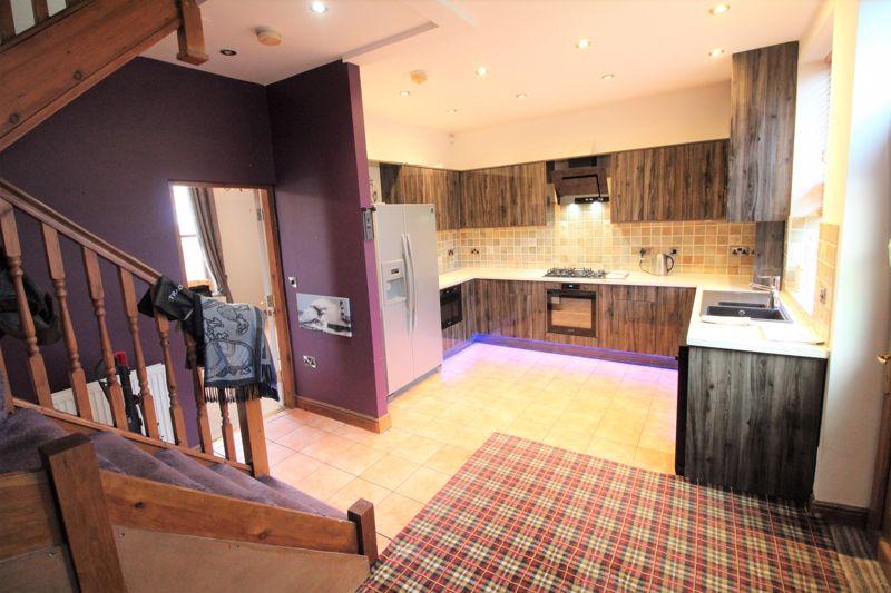 Fenay Bridge Road, Fenay Bridge... 3 bed detached house £1,050 pcm (£