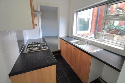 2 bedroom end of terrace house to rent, Jasmine Road, Basford, Nottingham, NG5 1JN