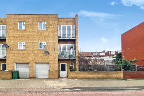 3 bedroom terraced house for sale, Newham way, E6, Beckton, London, E6