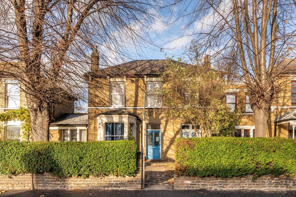Forest Gate, Forest Gate, London, E7 3 bed flat for sale £385,000