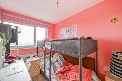 3 bedroom maisonette for sale - Gawsworth Close, Stratford, London, E15