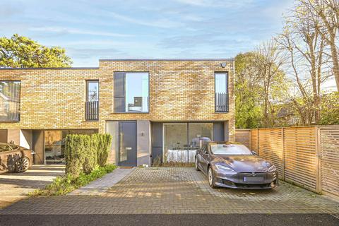 4 bedroom terraced house to rent - Avenue Road, Southgate, LONDON, N14