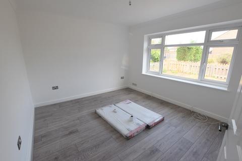 2 bedroom flat to rent - Royal Avenue, Waltham Cross, EN8