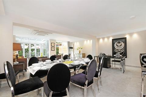 4 bedroom terraced house to rent, Court Close, St. Johns Wood Park, London, NW8