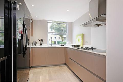 4 bedroom terraced house to rent, Court Close, St. Johns Wood Park, London, NW8