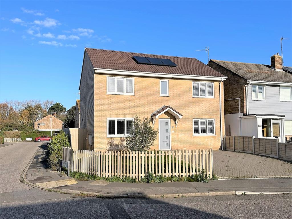 Bailey Crescent, Oakdale, Poole, BH15 4 bed detached house £499,950
