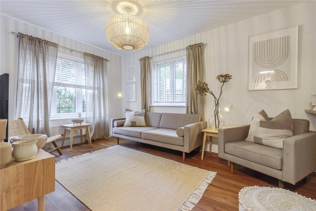 Rivercross, Brook Lane, Warsash, Southampton, SO31 4 bed detached house