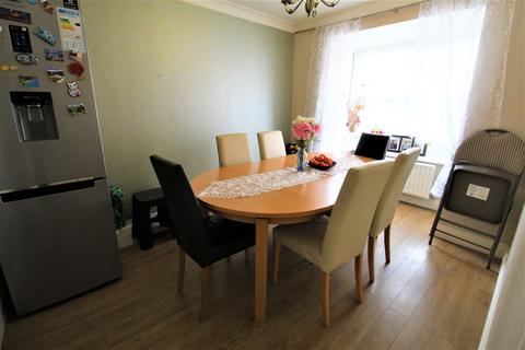 32 Advice Avenue, Grays, RM16 6QN