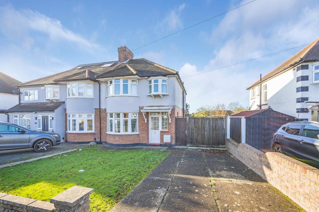 Walsingham Gardens, Stoneleigh 3 bed semidetached house for sale £