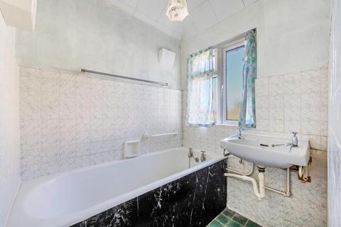 75 Walsingham Gardens, Epsom, KT19 0LT