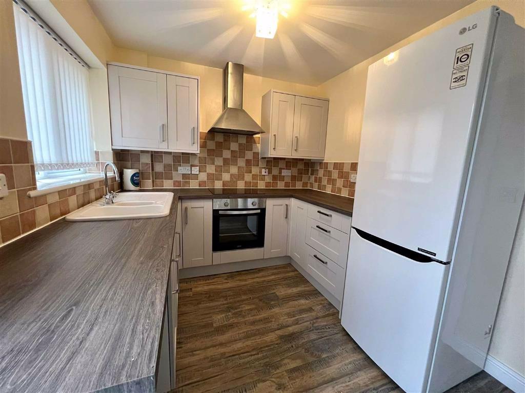 Pilsley Road, Danesmoor, Chesterfield, S45 3 bed semidetached house £795 pcm (£183 pw)