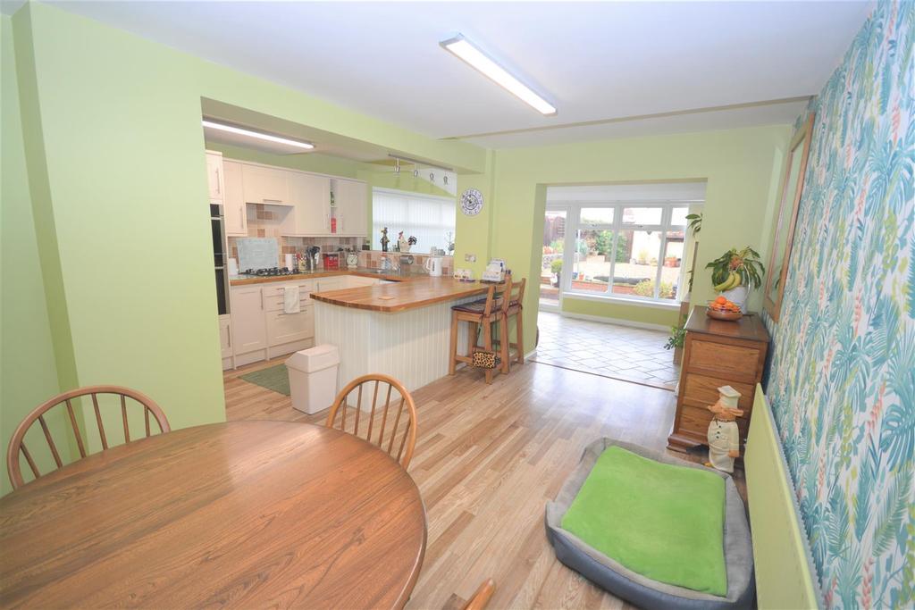 Deans Way, Coventry 3 bed semidetached house £270,000