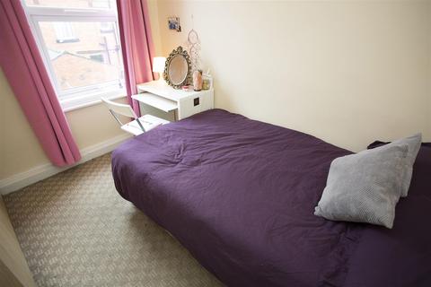 4 bedroom terraced house to rent - Mayville Place, Hyde Park, Leeds, LS6 1NE