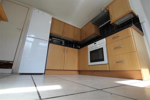 4 bedroom terraced house to rent - Burley Lodge Road, Hyde Park, Leeds, LS6 1QP
