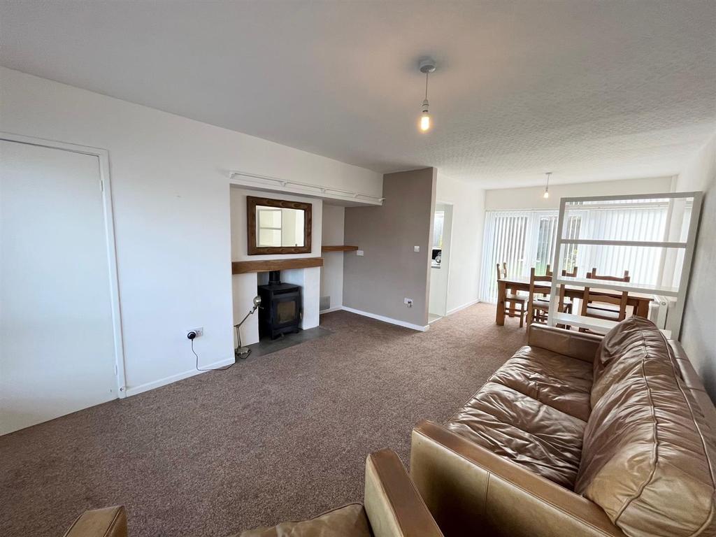 Yardley Wood Road, Shirley, Solihull 3 bed house to rent £1,200 pcm