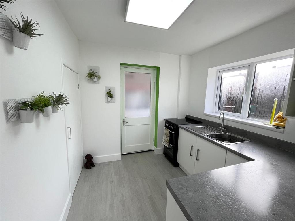 Yardley Wood Road, Shirley, Solihull 3 bed house to rent £1,200 pcm