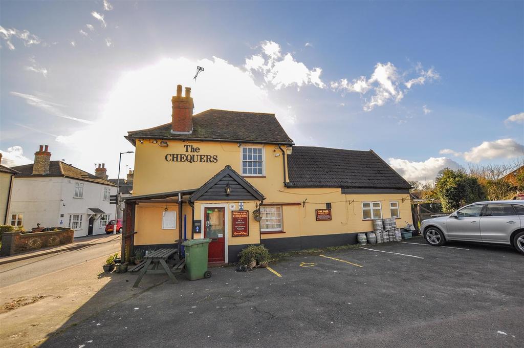 Coopers Lane, Potters Bar 3 bed flat £1,350 pcm (£312 pw)