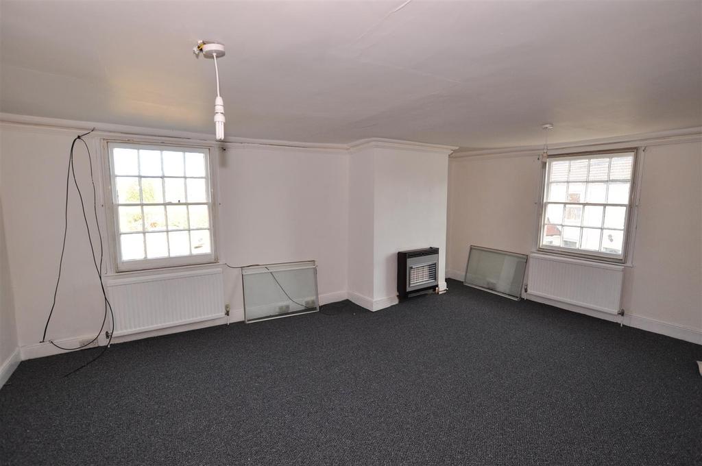 Coopers Lane, Potters Bar 3 bed flat £1,350 pcm (£312 pw)