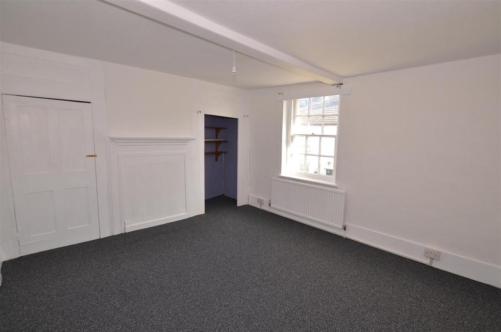 Coopers Lane, Potters Bar 3 bed flat £1,350 pcm (£312 pw)