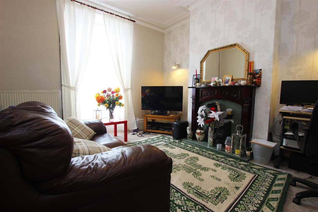 Greenway Street, Darwen, BB3 1EQ 3 bed terraced house £675 pcm (£156 pw)