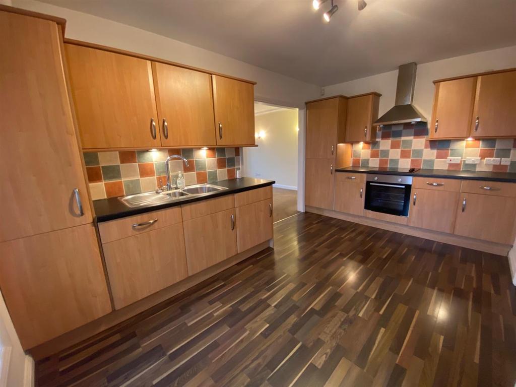 Halifax Road, Liversedge 2 bed apartment £625 pcm (£144 pw)