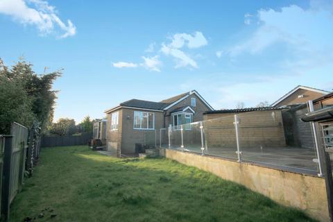3 bedroom detached bungalow for sale - Sutton Grange Close, Harrogate, HG3 2UR