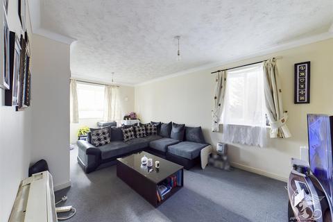 2 bedroom flat for sale - Josling Close, Grays